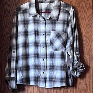 Time and Tru Black & Light Gray Plaid Button-Up Shirt